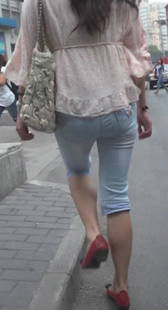 跟拍紧身灰牛小少妇