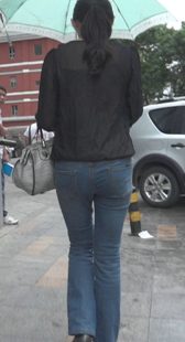 高挑牛仔少妇身材好