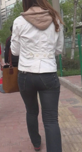 高挑黑牛少妇屁股大走路美