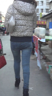 高挑小屁股少妇