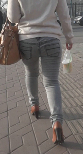 高跟灰牛小少妇