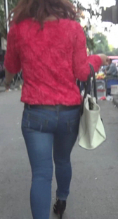 高跟蓝牛小妹走路超会扭