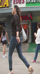 高跟牛仔大屁股OL