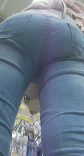 商场灰牛翘臀少妇