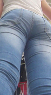 灰牛从下往上拍