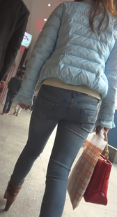 圆臀灰牛少妇身材好