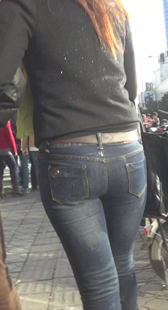 紧身黑牛宽臀少妇