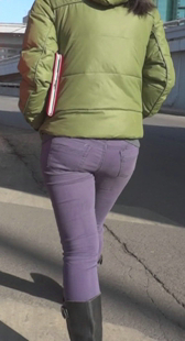 街拍牛仔包臀小少妇