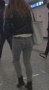 商场灰牛紧身小妹