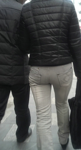 白牛少妇上楼梯