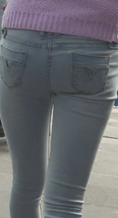 商场灰牛包臀小妹