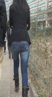 细腰小少妇走路都变形