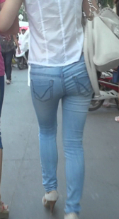 高跟牛仔紧身小少妇