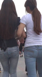 两极品小妹屁股紧身材好