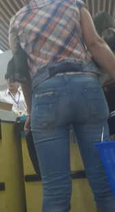 超市如此巨臀紧身少妇
