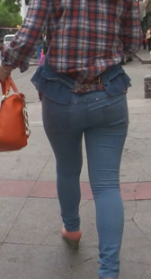 性感蓝牛宽臀少妇