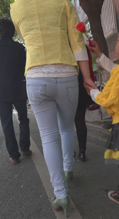 紧身灰牛宽臀高跟少妇