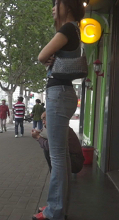 性感紧身喇叭牛仔裤