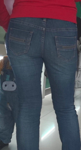 街拍生完小孩紧牛少妇