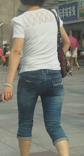 紧身高跟牛仔少妇