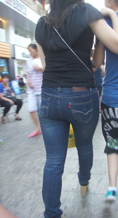 高跟宽臀紧牛少妇