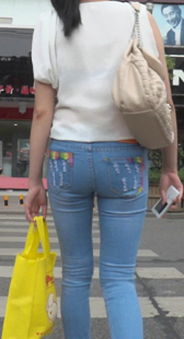 街拍牛仔少妇视频紧又翘