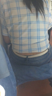 紧牛小妹坐姿迷人露三角