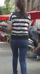 高挑圆臀牛仔少妇