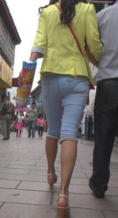 高跟七分裤圆臀少妇