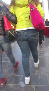 紧身牛仔大屁股小少妇