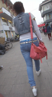 街拍高跟牛仔视频