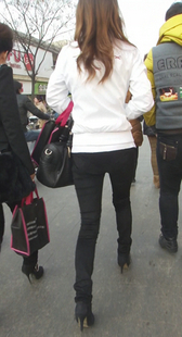 街拍高跟细腿少妇