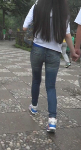 小妹走路如此会扭