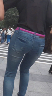 超紧牛仔长腿少妇