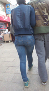 包臀成熟紧身牛仔少妇