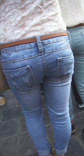 街拍小少妇腰细屁股大