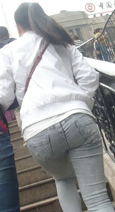 灰牛少妇上楼梯