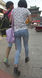 包臀超紧灰牛小妹