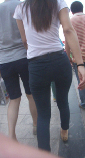 紧身黑牛细腰屁股大