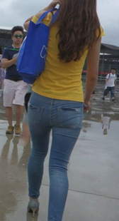 极品包臀紧身牛仔少妇超会扭