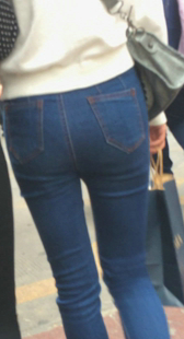 牛仔和布裤身材差不多