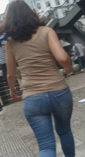 街拍超紧牛仔少妇