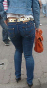 宽臀紧身蓝牛少妇