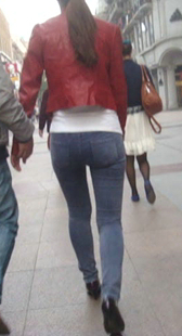 紧身灰牛身材变形