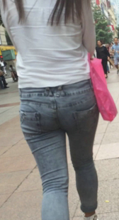 灰紧牛包臀紧身少妇