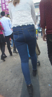 宽臀超紧蓝牛少妇