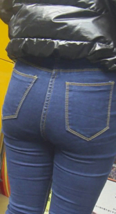 街拍紧身牛仔宽臀重口味少妇