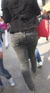 灰紧翘臀牛仔小妹