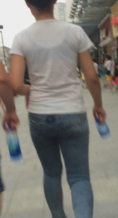 紧牛小妹还配小混混