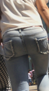 大屁股小少妇上楼梯